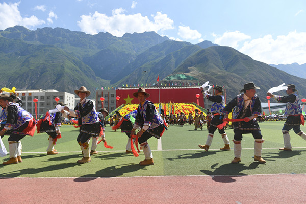 甘肅舟曲縣:民俗風(fēng)情楹聯(lián)文化節(jié)暨國(guó)學(xué)文化翠峰山高峰論壇開幕